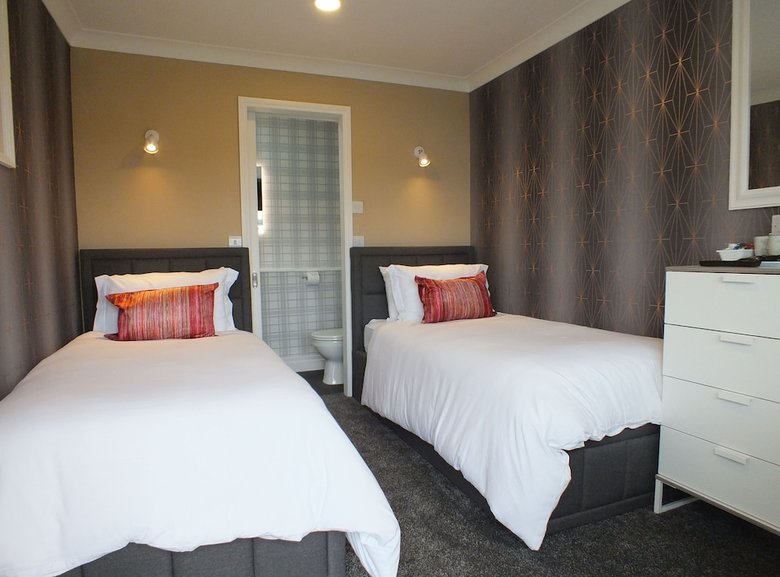 Hostal The Crown Hotel