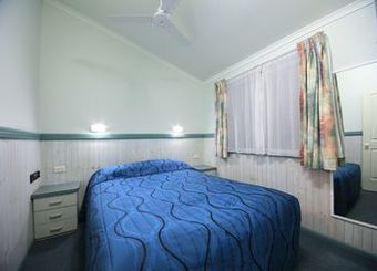 Cabana Ashmore Palms Holiday Village