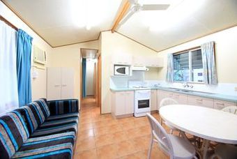 Cabana Ashmore Palms Holiday Village