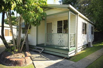 Cabana Ashmore Palms Holiday Village
