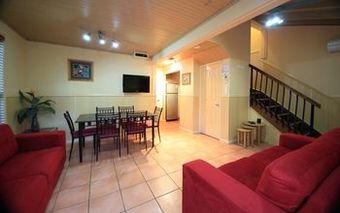 Cabana Ashmore Palms Holiday Village