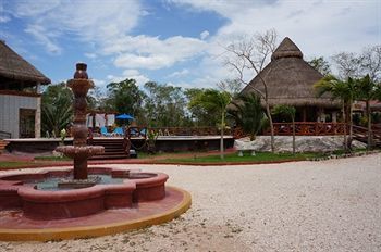 Real Mayab Hotel & Bungalows