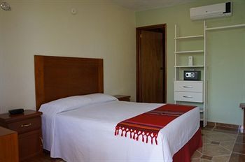 Real Mayab Hotel & Bungalows