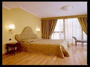 Hotel Golden Lustre