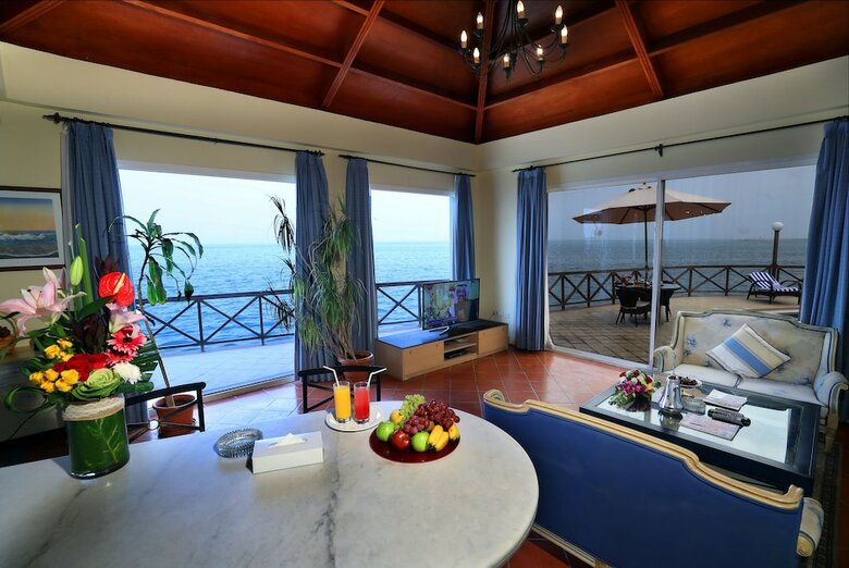 Al Bander Hotel & Resort