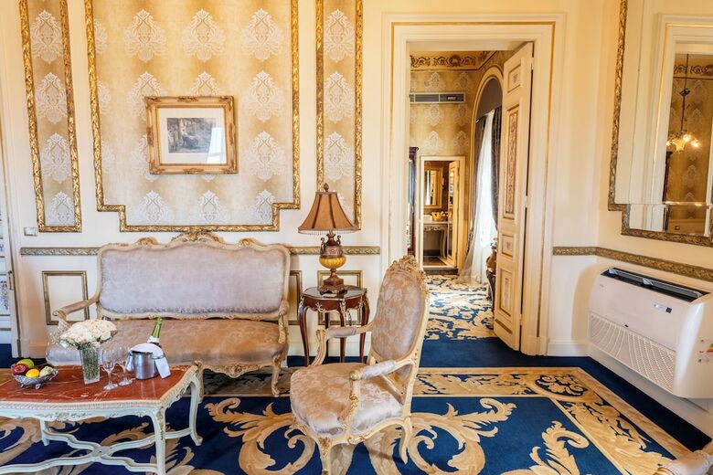Paradise Inn Le Metropole Hotel Since 1902