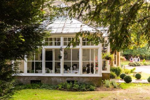 Woodland Manor Hotel