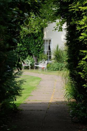 Woodland Manor Hotel