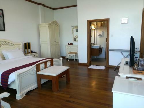 Hotel Myitkyina Palm Spring Resort