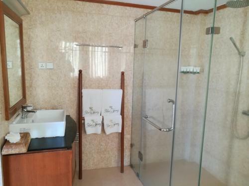 Hotel Myitkyina Palm Spring Resort