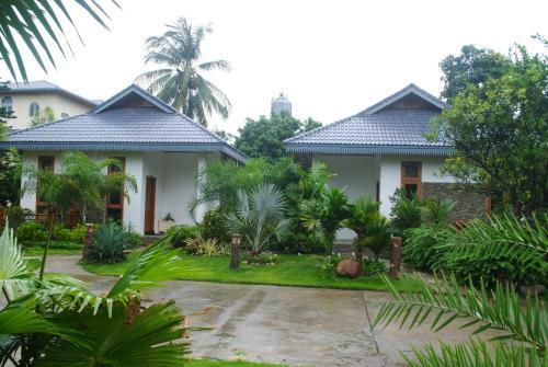 Hotel Myitkyina Palm Spring Resort