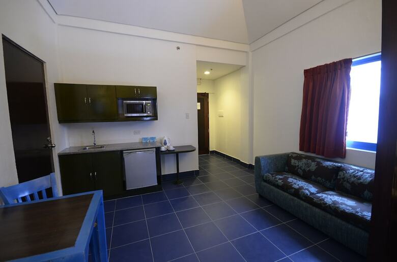 Hotel Microtel By Wyndham Puerto Princesa