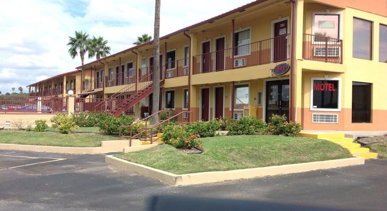 Hotel Deluxe Inn Airport