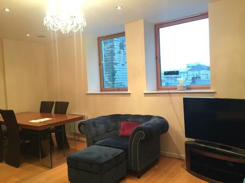 City Center Financial District Three Bedroom Duplex Apartment