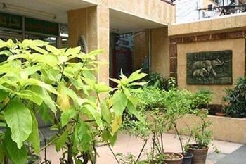 Hotel Pinnacle Sukhumvit Inn