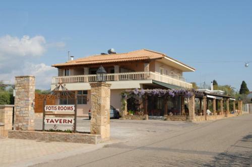 Hostal Fotis Rooms