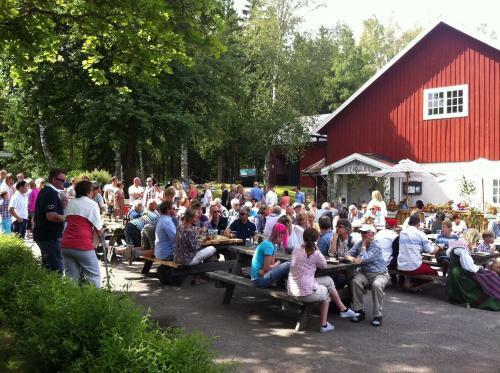 Albergue Lunedet Camping Caf� Restaurang Ab