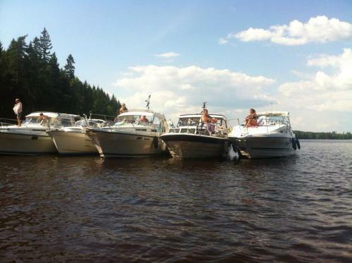 Albergue Lunedet Camping Caf� Restaurang Ab