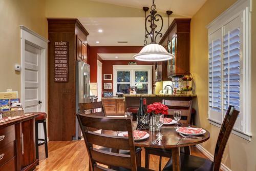 Hillcrest House Bed & Breakfast