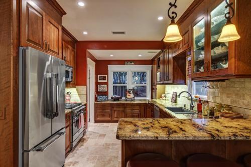 Hillcrest House Bed & Breakfast