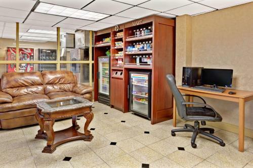 Hotel Ramada By Wyndham Baltimore West