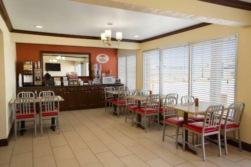 Hotel Super 8 By Wyndham Woodward