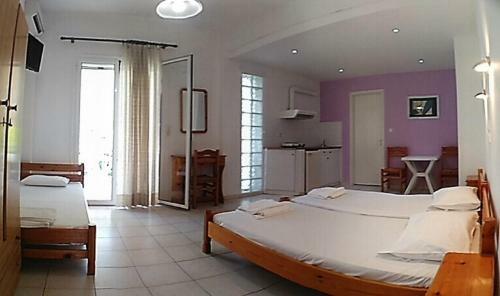 Aeolus Apartments & Studios