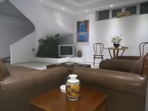 Aeolus Apartments & Studios