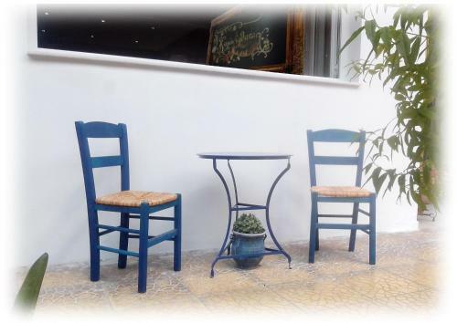 Aeolus Apartments & Studios