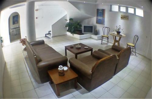 Aeolus Apartments & Studios