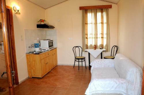 Hostal Topakas House