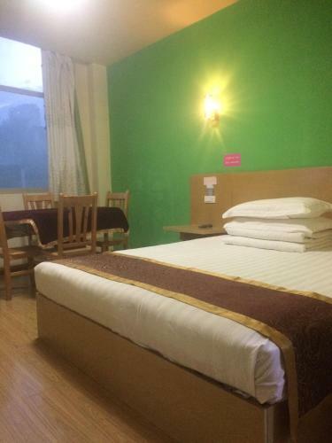 Posada Enshi Fast 8 Business Inn
