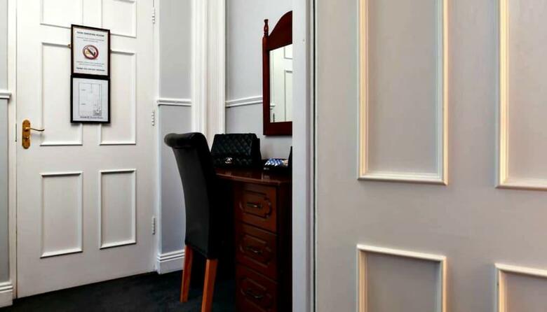 Hotel Amberley House By Thekeycollections