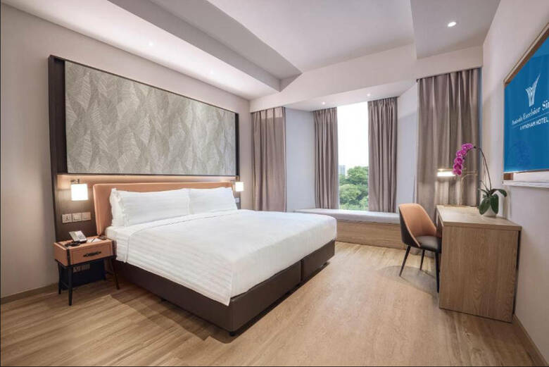 Peninsula Excelsior Hotel