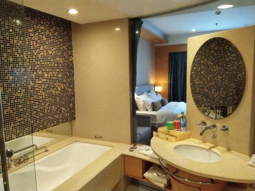 Yuyao Yonghegong Hotel