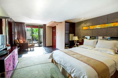 Zhongshan Louis Hotel