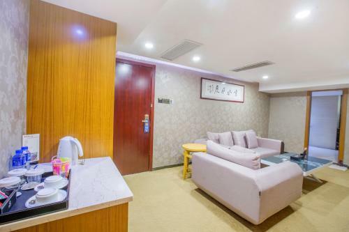 Zhongshan Louis Hotel