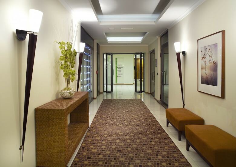 Alwyn Hotel