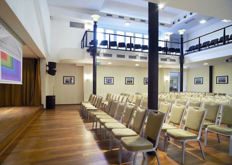 Alwyn Hotel