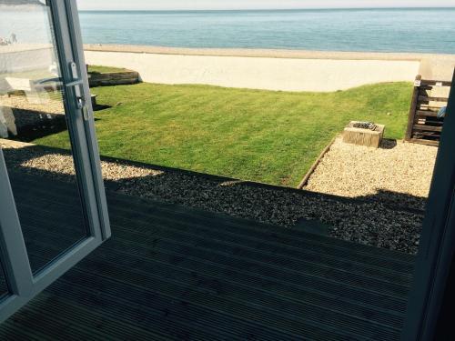Superb Cintra Beachside Apartments