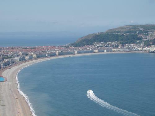 Superb Cintra Beachside Apartments
