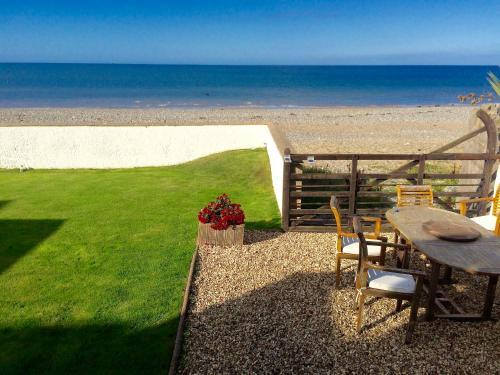 Superb Cintra Beachside Apartments