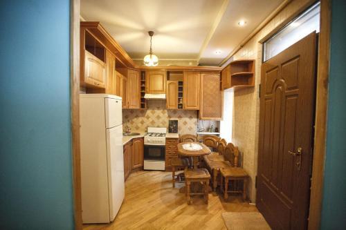 Apartment Snizhna 4