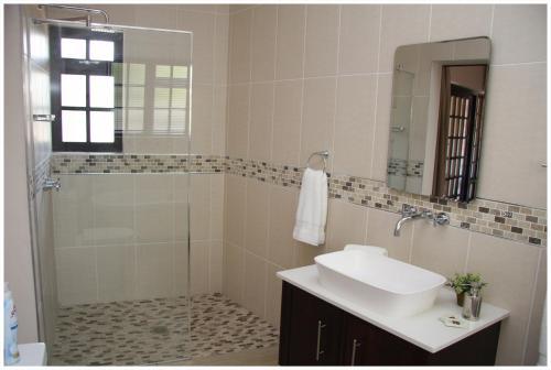 Hostal Be At Home Guesthouse