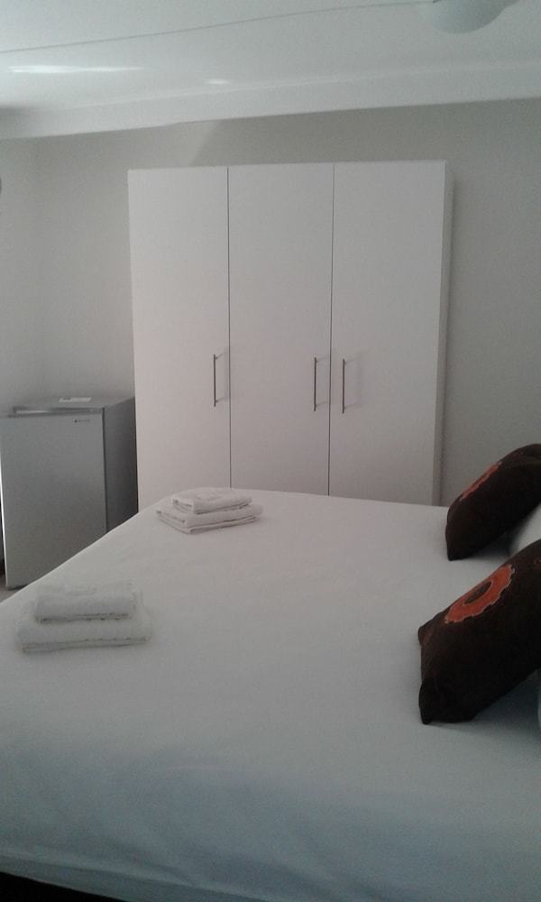 Bed & Breakfast Amanzi Guest House
