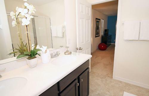 Vacation Home Miles Away From Disney 13yc19