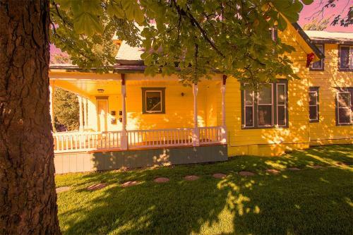 Maple Leaf Manor Furnished Apartments