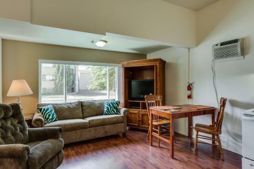 Maple Leaf Manor Furnished Apartments