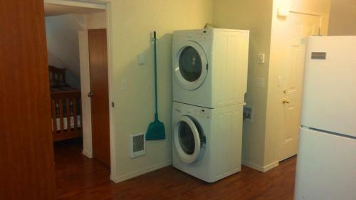 Maple Leaf Manor Furnished Apartments
