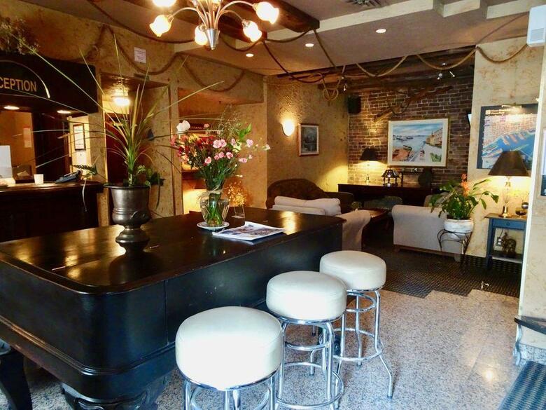 Hotel H�tel Champ-de-mars
